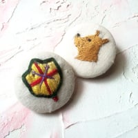 刺繍ボタン♡　くまと勲章２つセット