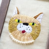 刺繍にゃんこの肖像画『モントフ』