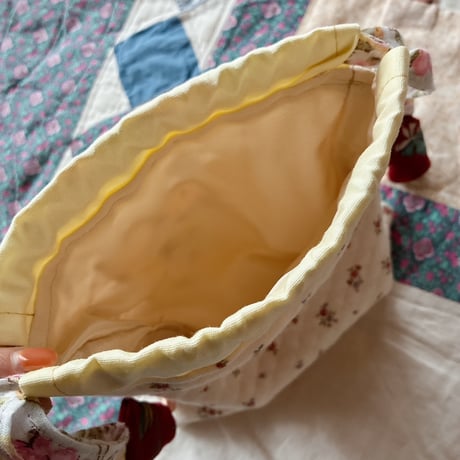 小花のキルトきんちゃく