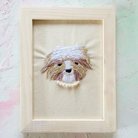 刺繍わんこの肖像画『シャイシャイ』