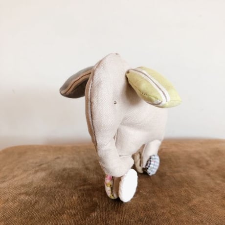 ぞうのぬいぐるみ（しましま耳）