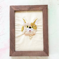 刺繍にゃんこの肖像画『アベサダ』
