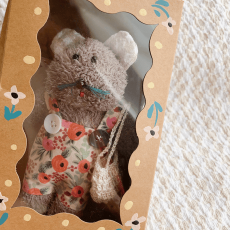 花柄ロンパースのネズミちゃん