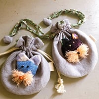 ブローチ付き　リネンまんまる巾着♡