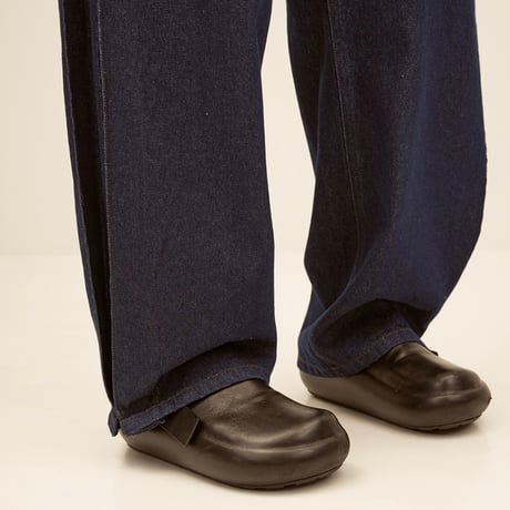 【2024 AUTUMN/WINTER COLLECTION】YENN SIDE PLEATED DENIM Y244-31112