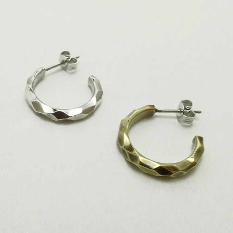 ランダムに削り出したハンドメイドならではの質感真鍮製ピアス | IMERU