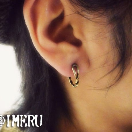 いいアンティーク感！真鍮ねじれワイヤーピアス①