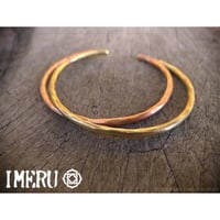 細すぎず太すぎず合わせやすい丁度いい太さ3mmバングル