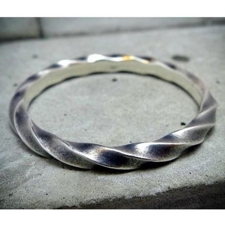 シルバー925製ねじれリング/重ね付けにも最適です！
