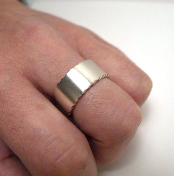 シルバー925製側面を削り出しキラキラと輝くテクスチャーリング、太いタイプ fit=scale-down,w=1200