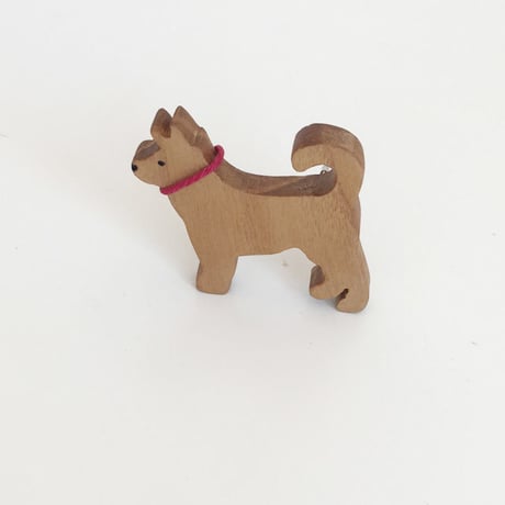 木のブローチ　柴犬