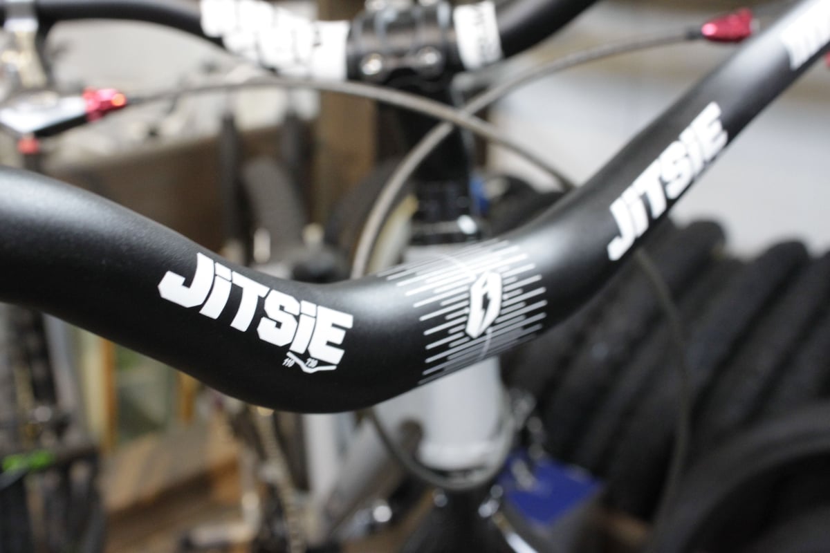 JITSIE ハンドルバー 幅730mm ライズ110mm