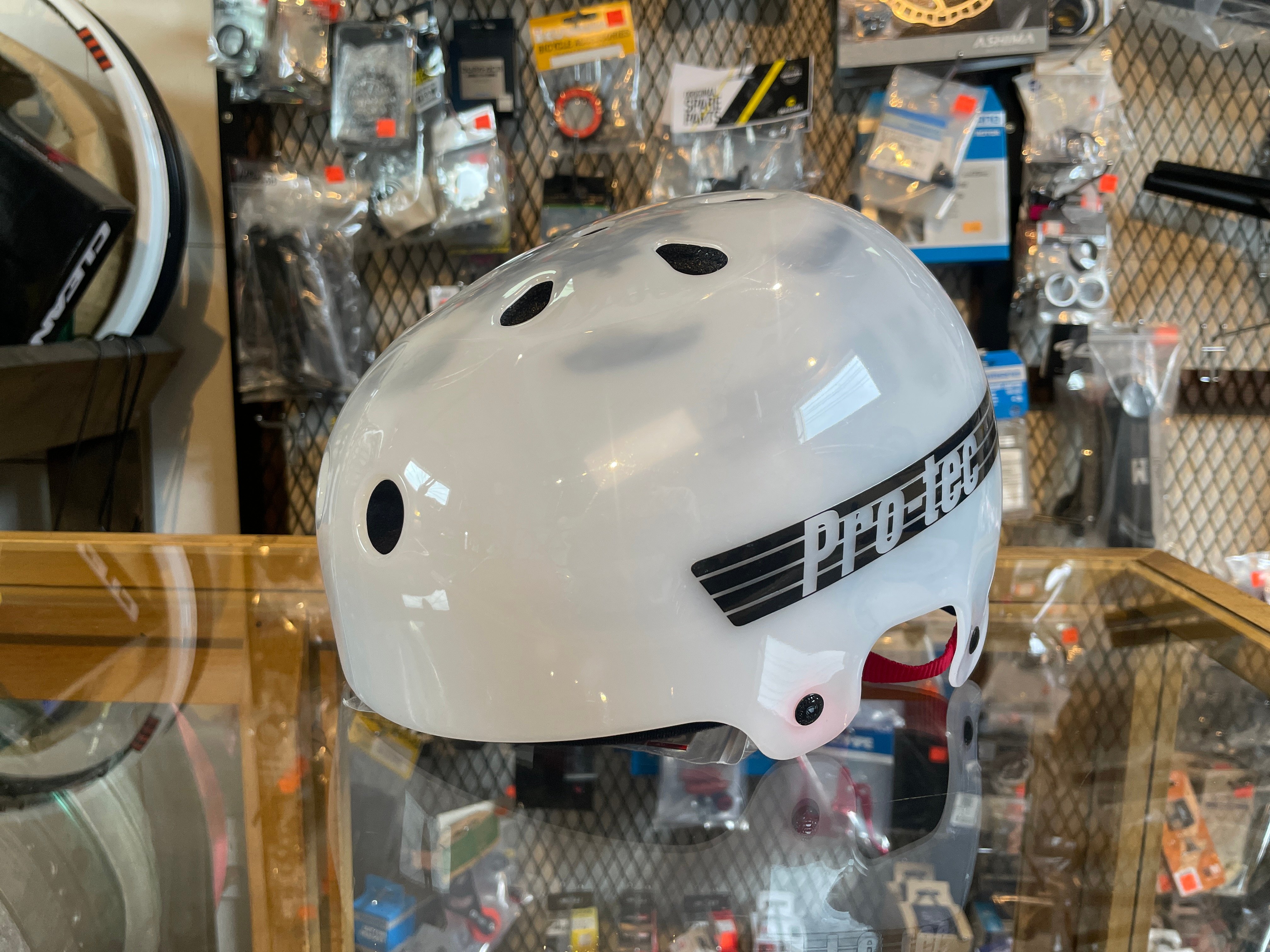 PRO-TEC THE BUCKY ヘルメット | IKKEI BIKES STORE