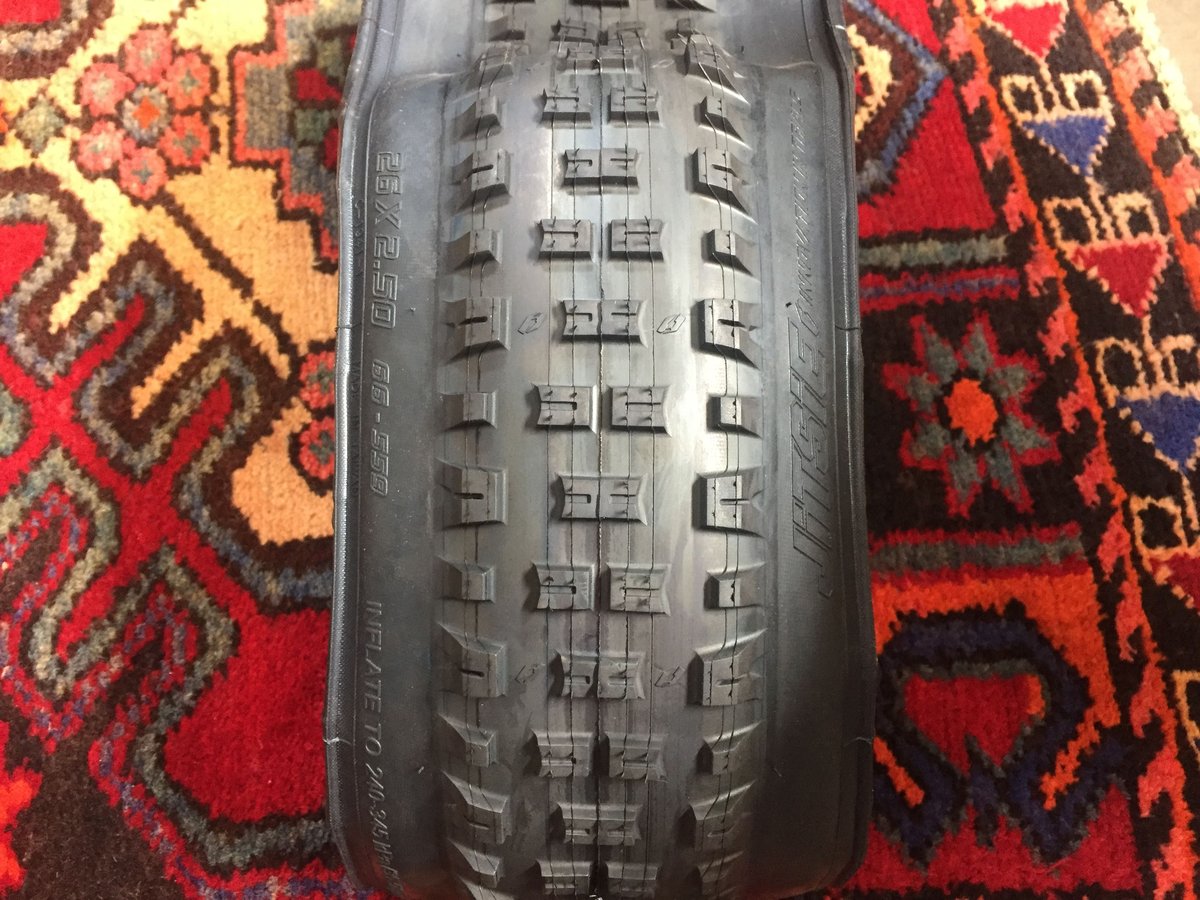 JITSIE REVERZ トライアルタイヤ 26×2.50 | IKKEI BIKES S