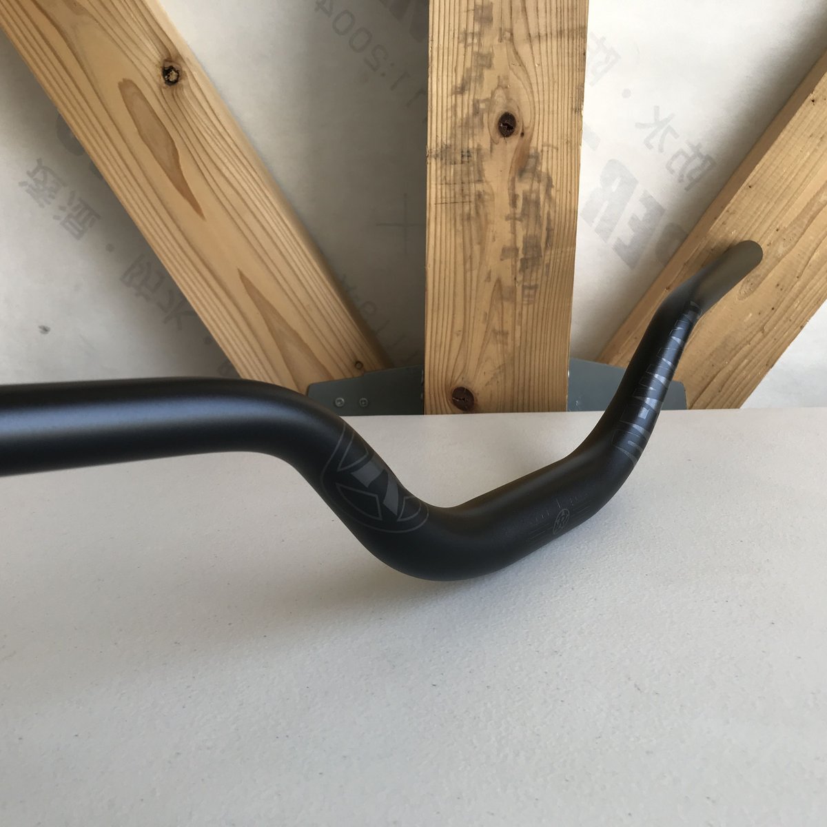 リバースコンポーネンツ ハンドルバー Deviant 76mmライズ