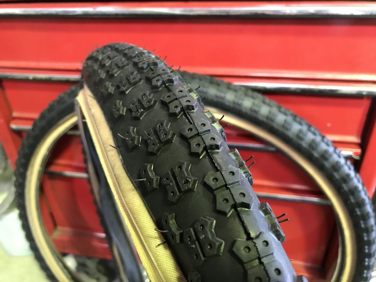 Survivor 26×2.125 タイヤ 1ペア | IKKEI BIKES STORE