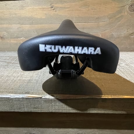 KUWAHARA　Lightning サドル
