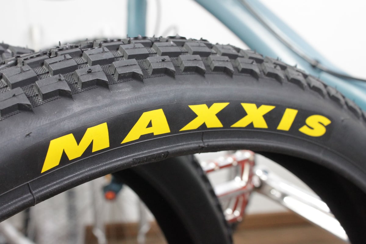 MAXXIS Holy Roller 24×2.40 | IKKEI BIKES STORE