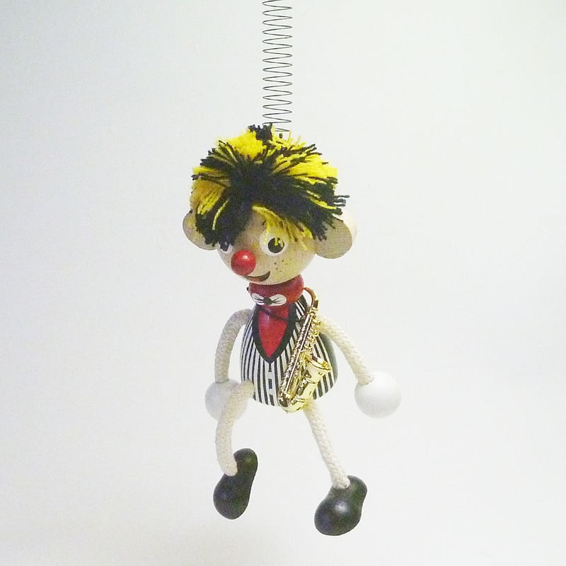 チェコのおすわり人形 サックス奏者バネ付人形 | おすわり人形ドットコム