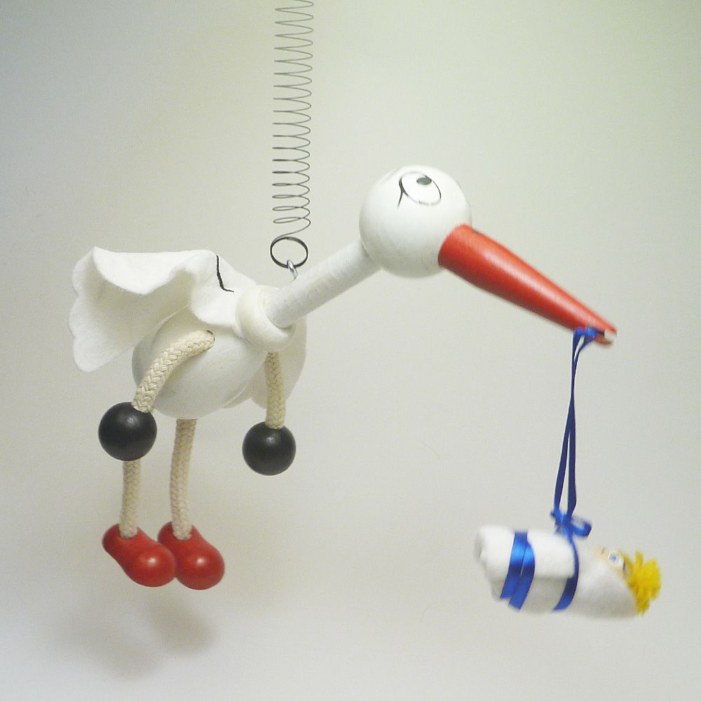 チェコのおすわり人形 コウノトリと赤ちゃんバネ付人形