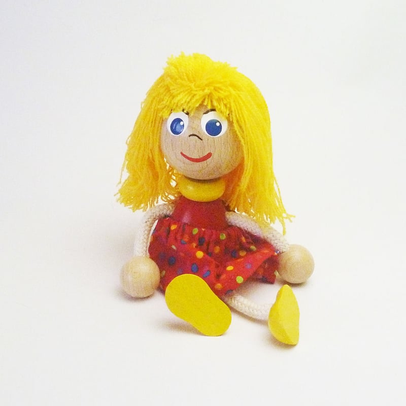 チェコの木製おすわり人形 ガールwithスカート | おすわり人形ドットコム