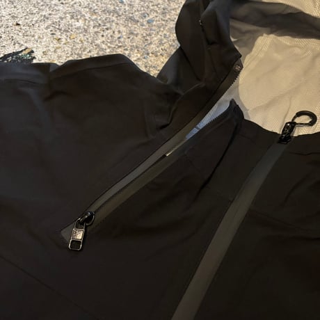 【ラス１】RUGGED®︎ teflon-coated water-repellent technical jacket with dual layer pockets(Black)