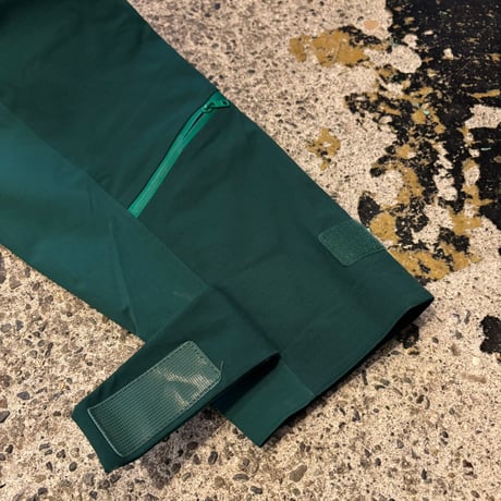 【残り僅か】RUGGED®︎ teflon-coated water-repellent technical jacket with dual layer pockets(Green)
