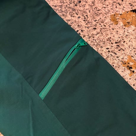 【残り僅か】RUGGED®︎ teflon-coated water-repellent technical jacket with dual layer pockets(Green)