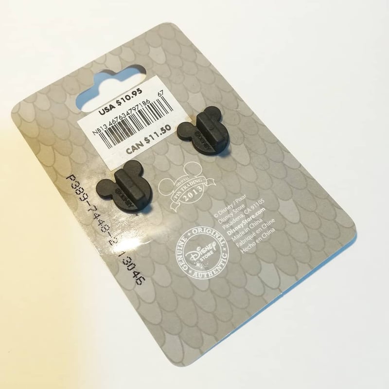 エムラクール　ピンバッジ 2013年 モンスターズ・ユニバーシティ エナメル製 ピンバッジ