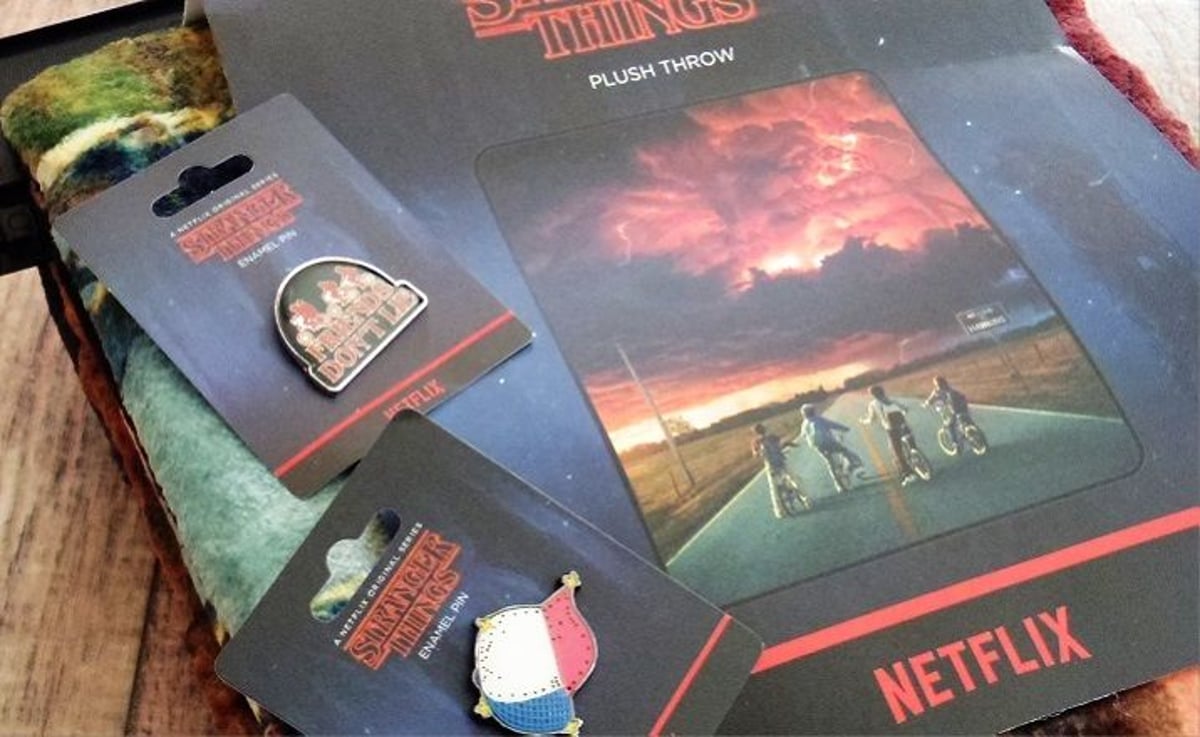 NETFLIX『ストレンジャー・シングス』フリースブランケットと