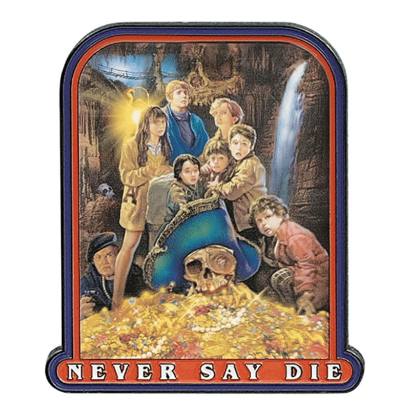 グーニーズ 40周年 ピンバッジ Never Say Die | アメリカントイ