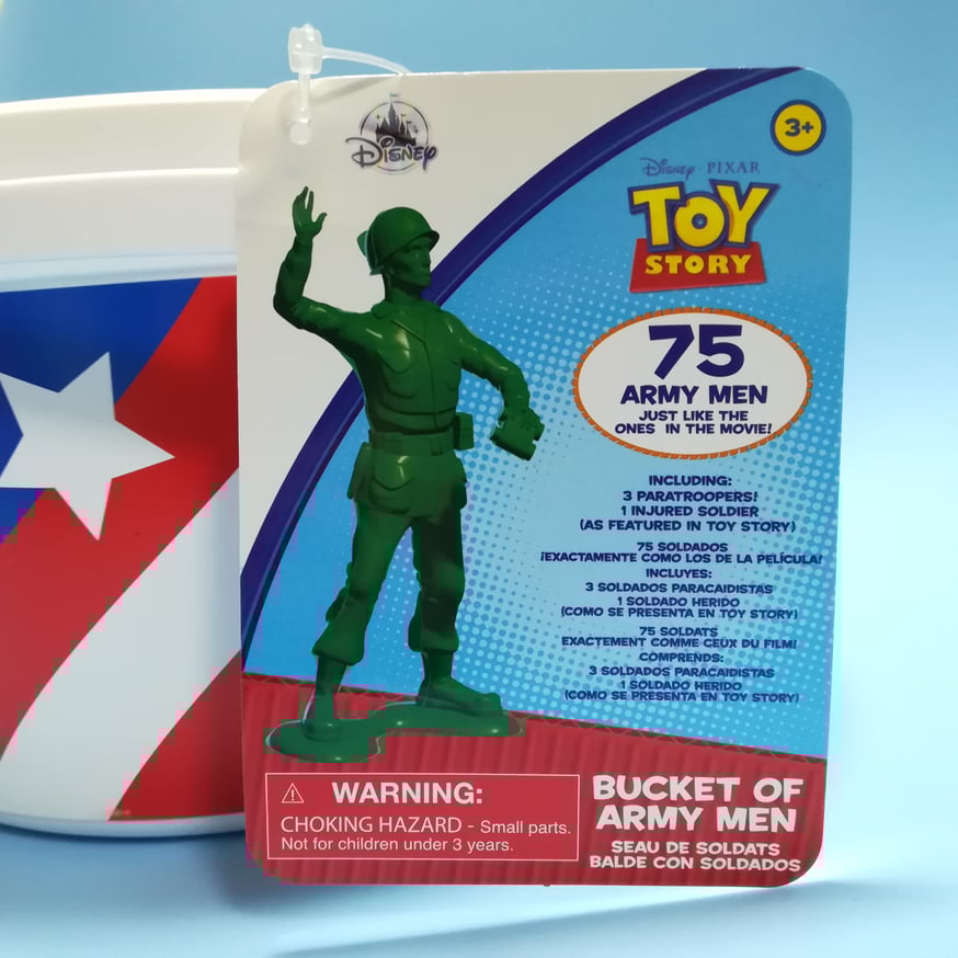 トイストーリー』バケツにグリーンアーミーメンが75体入った