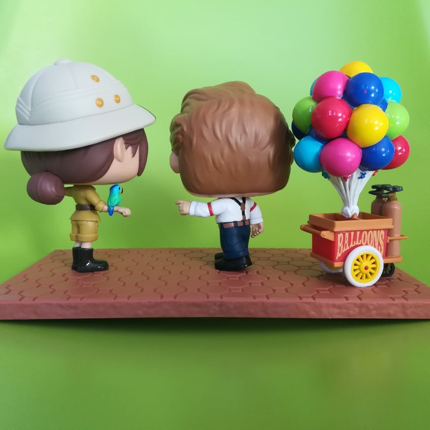 🎈『カールじいさんの空飛ぶ家』カール＆エリー とバルーン