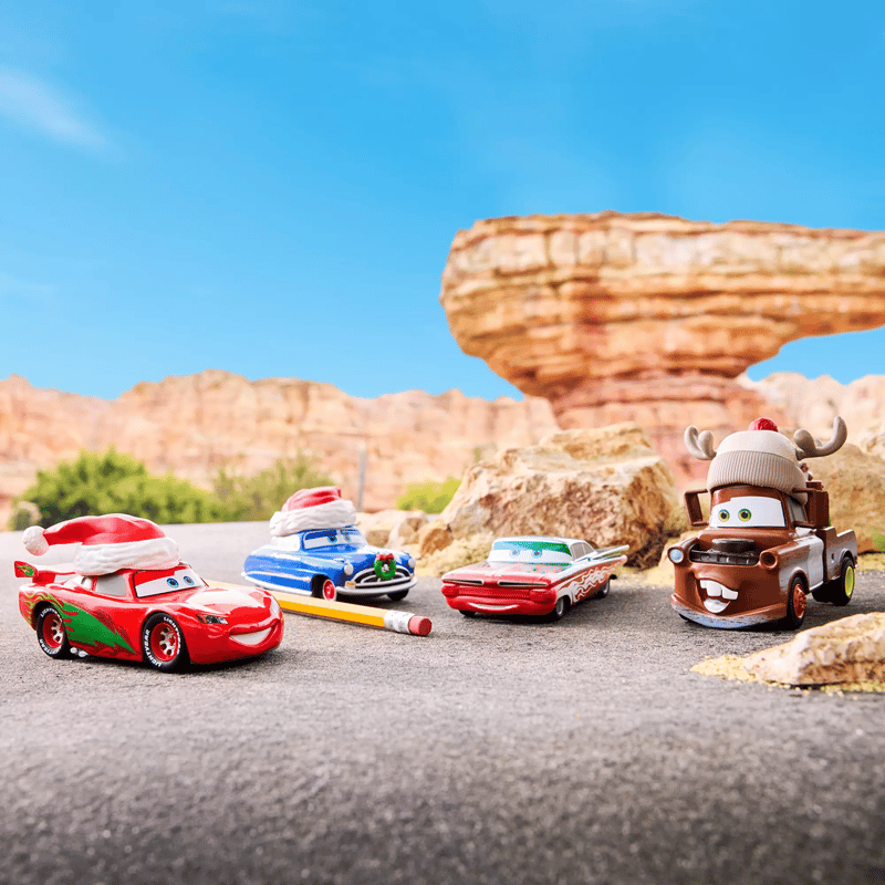 カーズ　限定ダイキャストカー ディズニー・ピクサー カーズ Disney Store ダイキャストカー XMAS