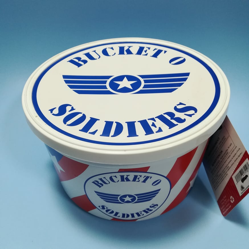 トイストーリー』バケツにグリーンアーミーメンが75体入った