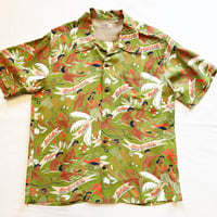 KEONI OF HAWAII ケオニ オブ ハワイ “HOOLAULEA IN HAWAII” by JOHN MEIGS アロハシャツ ジョンメイグス SS38717 グリーン