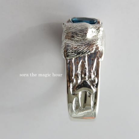 ホッキョクグマがハグをするリング　silver925　シロクマ好きさんへ　【受注生産】