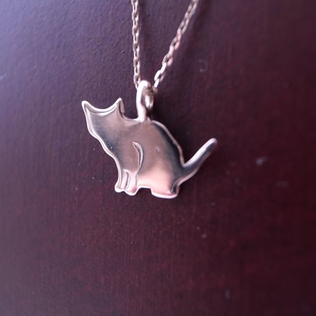 ネコシルエット　K10 ネックレス「座り」Cat silhouette necklace