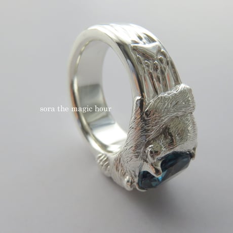 ホッキョクグマがハグをするリング　silver925　シロクマ好きさんへ　【受注生産】