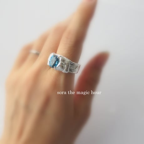 ホッキョクグマがハグをするリング　silver925　シロクマ好きさんへ　【受注生産】