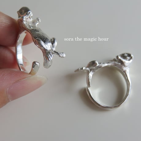 ぷかぷかラッコのフリーリング　ボリューミーなシルバーアクセサリー