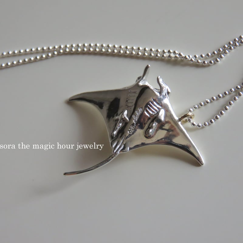 オニイトマキエイシルバーネックレス 大人可愛いリアルなマンタ Manta