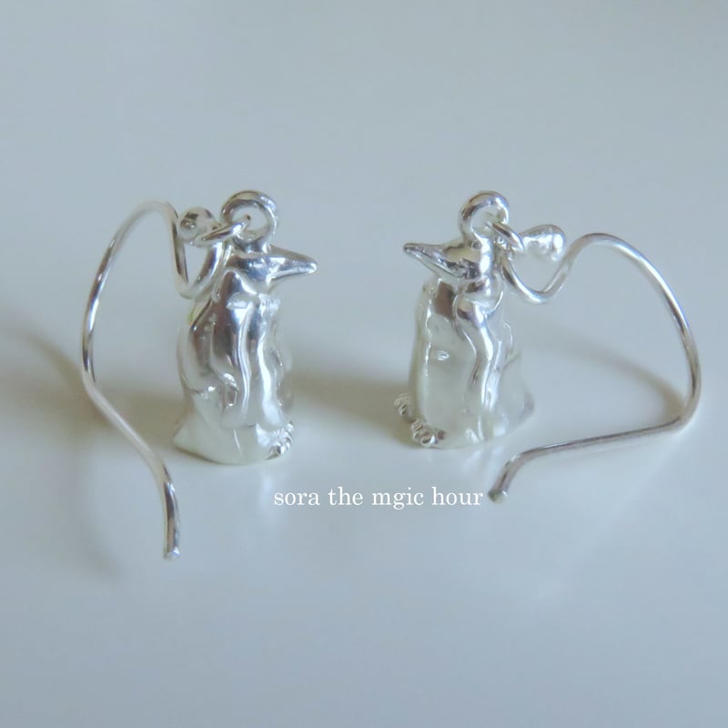 皇帝ペンギンの揺れるピアス ペンギン大好き ボリューミーピアス