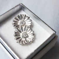 ガーベラのピアス　Silver925　CZ　ガーベラ好きさんへ贈る味わいシルバーアクセサリー花言葉「希望」「前向き」11月誕生花