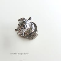アオウミガメ ピン　タイピン　ピンブローチ　green turtle pin