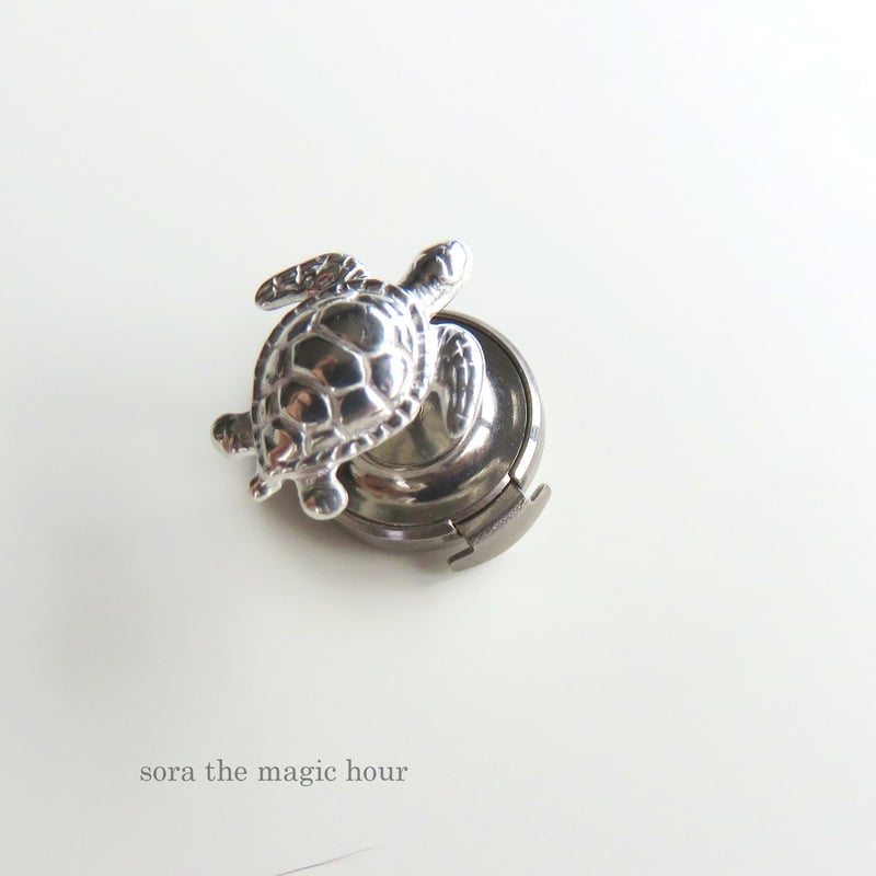 アオウミガメ ピン タイピン ピンブローチ green turtle pin | sora t...