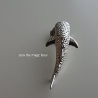 ジンベエザメ　ラペルピン　Whale shark lapel pin　ピンブローチ　タックピン