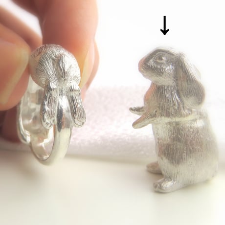 うさぎの置物　ホーランドロップ立ち姿　 兎年　飛躍の年　子宝のお守り