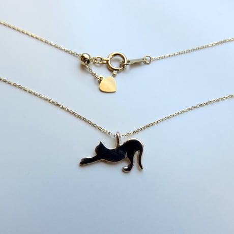 ネコシルエット　K10 ネックレス「のびのび」Cat silhouette necklace