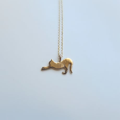 ネコシルエット　K10 ネックレス「のびのび」Cat silhouette necklace